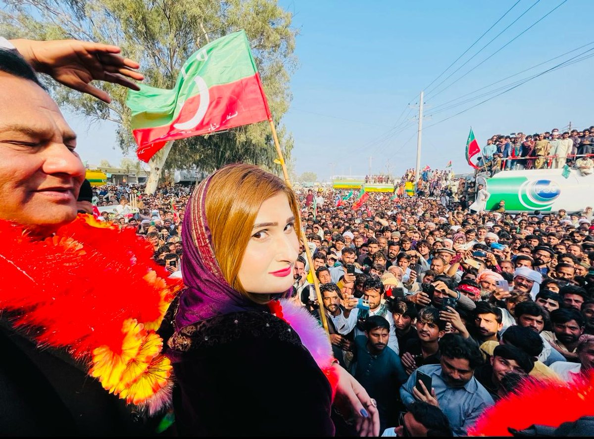 PTISPOfficial's tweet photo. #PP277
پاکستان تحریک انصاف کے نامزد امیدوار نادیہ فاروق کھر کا قصبہ گجرات میں تاریخ ساز جلسے کے مناظر ۔۔!!
#ووٹ_ڈالو_خان_نکالو https://t.co/qZvzW6XIX1