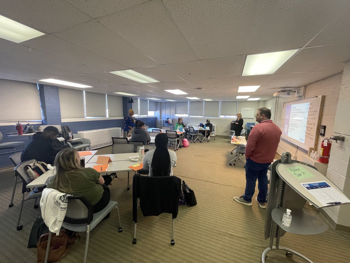 Excited to spend the day with our new #SocialStudies and #Science Teachers at Right Start Curriculum Day! 📝🔭🔥📚🌏 ⁦<a href="/GCSNewTeachers/">GCS New Teachers</a>⁩