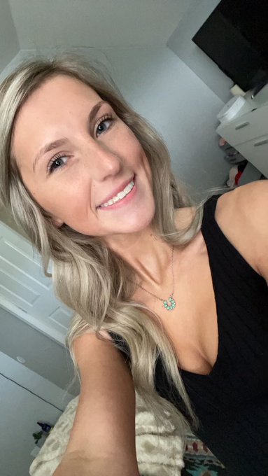 Watch kinlee 👸🏼's leaked NSFW photo on TwXstars