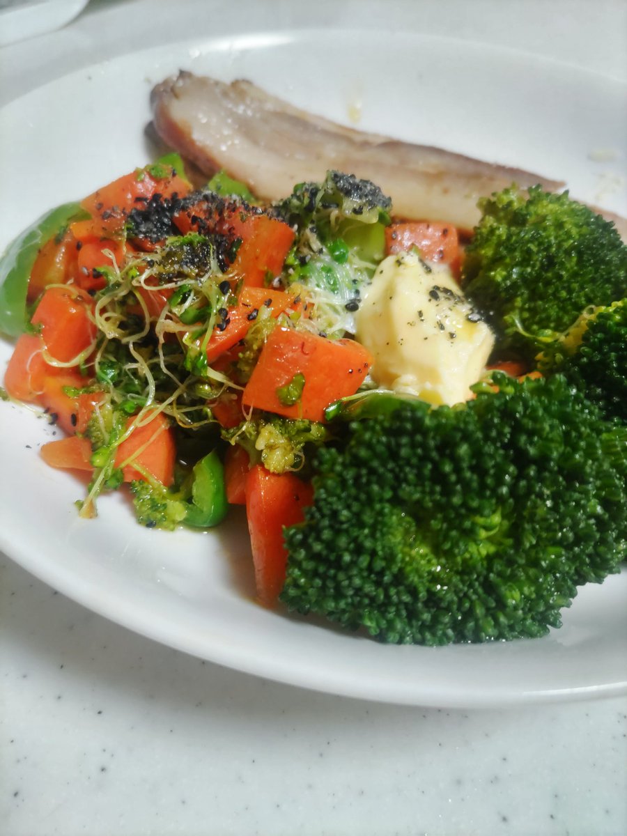 yokolab01's tweet image. 《今日の自炊》

・昨日→🥦を炒める。
・今日→🥦を茹でる。

ちょっぴり変化👨‍🍳

#自炊初心者 #自炊記録