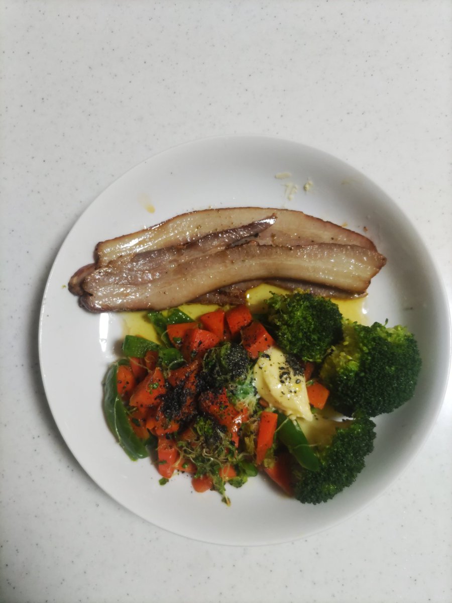 yokolab01's tweet image. 《今日の自炊》

・昨日→🥦を炒める。
・今日→🥦を茹でる。

ちょっぴり変化👨‍🍳

#自炊初心者 #自炊記録