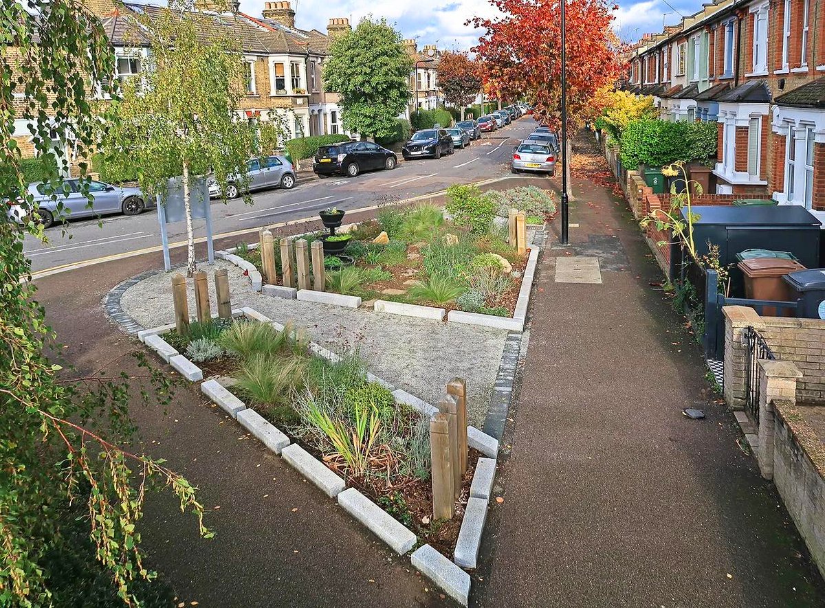 🌿 A few months ago, we completed this Pocket Park with #SuDS features, and it's still stunning! It's a fantastic example of what's possible when the #community works together for nature. 💚 📚Learn more: meristemdesign.co.uk/richmond-road-… 🐝 #PocketParks aren't just greenery; they're…