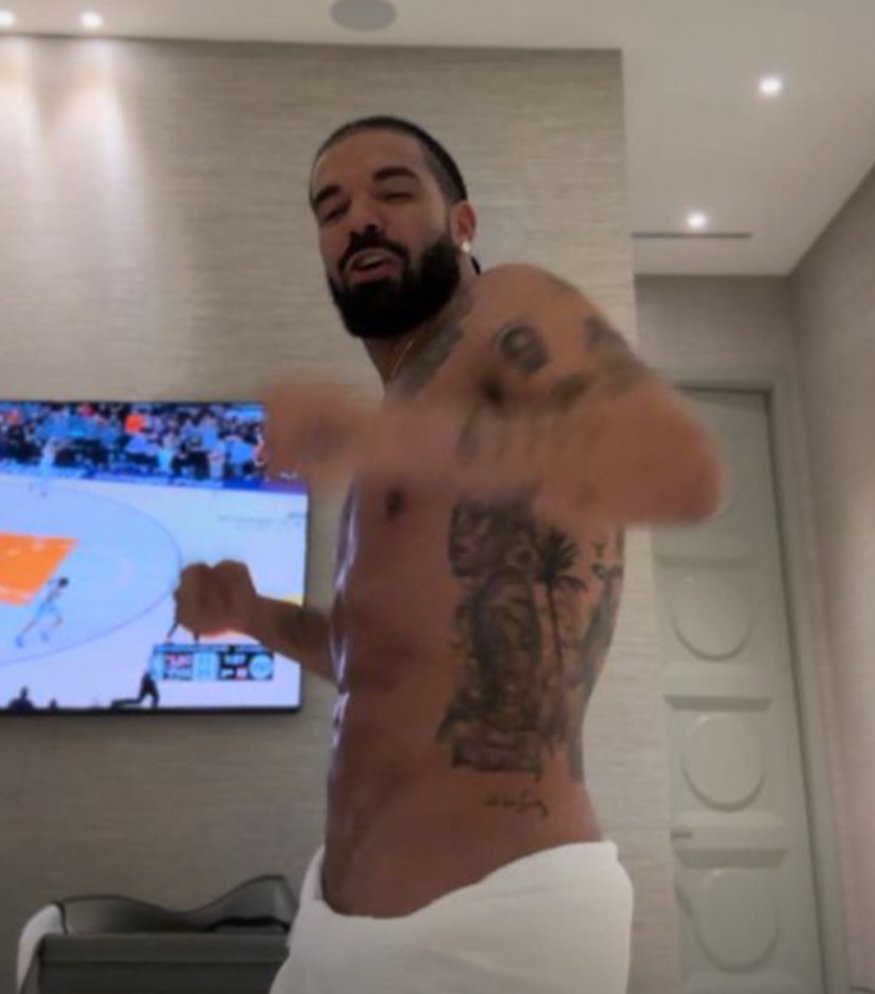 POPTime on X: 🚨 MEU DEUS! Suposto nude do Drake vaza na web e assusta  internautas pelo tamanho. t.cogCg1zOyX5G  X