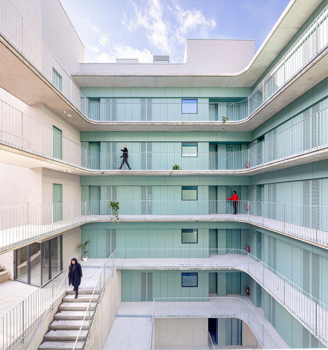 Ubicado en el barrio de Torre Baró en Barcelona, los estudios de arquitectura aldayjover arquitectura y paisaje y Burgos &amp; Garrido han construido un edificio destinado a vivienda pública. Torre Baró es  uno de los trece barrios del distrito de Nou Barris, al norte de  Barcelona