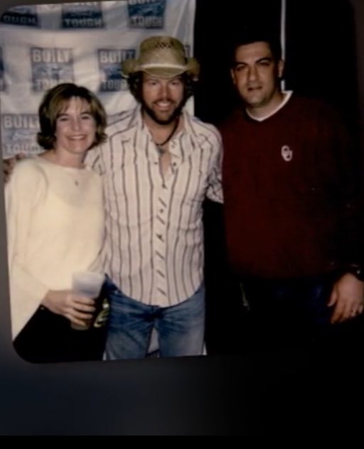 RIP..💔.. when Toby was on the east coast, he would alway call Ryan to come out to a show.  Two Sooner Legends gone too soon. #redsolocup  <a href="/KREFsports/">The REF</a>