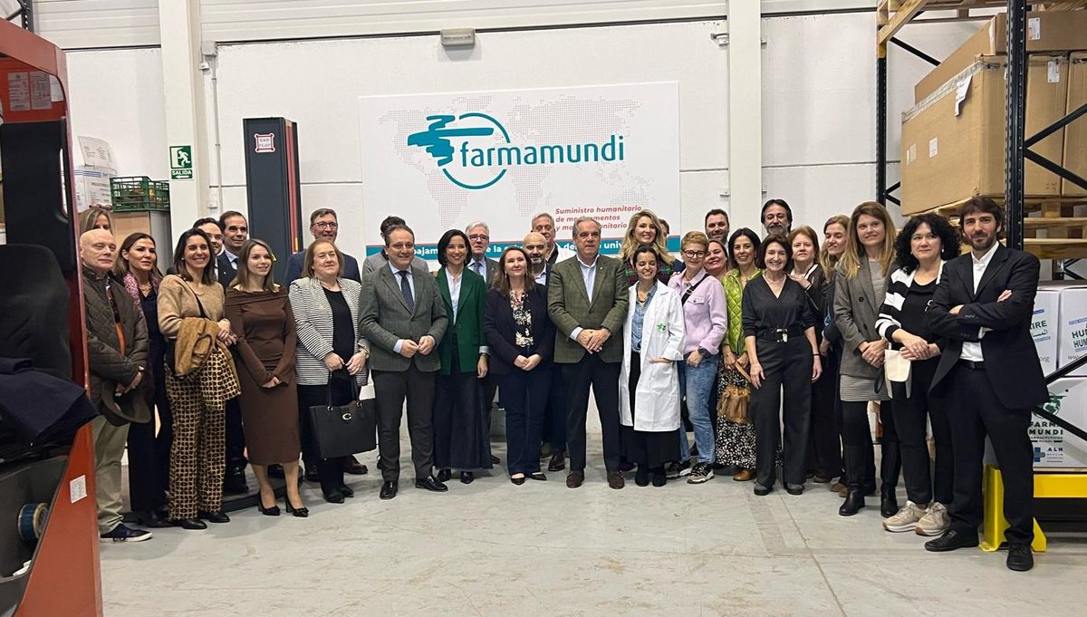Farmaceuticos_'s tweet photo. 📸 El Consejo General de @Farmaceuticos_ visita las instalaciones de @Farmamundi en Valencia.

Gracias por la gran labor que hacéis para llevar la ayuda farmaceutica a quienes más lo necesitan por todo el mundo. https://t.co/yOc0XK3i3K