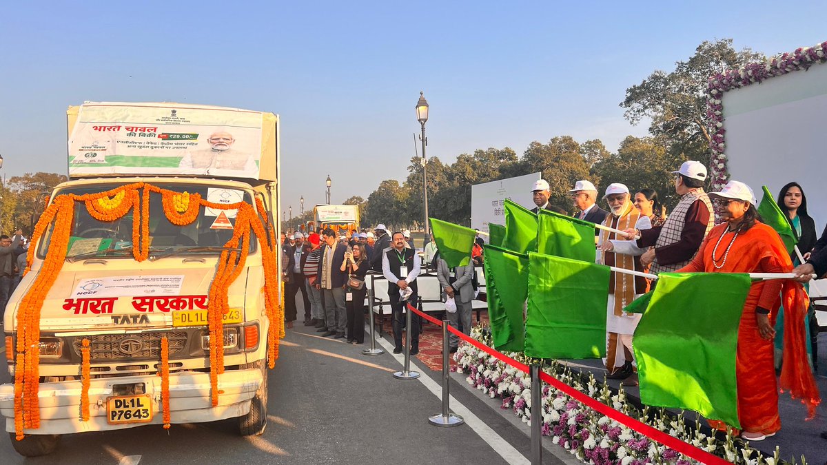 हर रसोईघर भारत ब्रांड...

प्याज, भारत आटा, भारत दाल के साथ अब भारत चावल की भी बिक्री शुरू कर दी गई है। इसकी बिक्री के लिए आज कर्तव्य पथ नई दिल्ली से 100 मोबाइल वैन को हरी झंडी दिखाई गई। मोदी सरकार का लक्ष्य है सभी को अनाज, सुपोषित समाज। 
#BharatChawal 
#FoodForAll