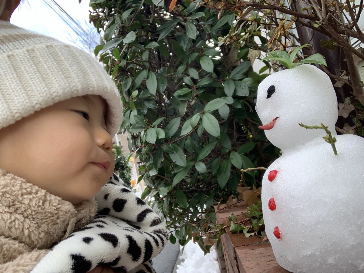 ThuyYuki's tweet photo. 寒くても、雪を見に行った⛄️⛄️⛄️
Lạnh lắm nhưng vẫn thích ra ngắm tuyết cái rồi về☃️⛄️⛄️
2024.2.6
#赤ちゃん #あかちゃん #1歳赤ちゃん #1歳2ヶ月赤ちゃん #赤ちゃん喜ぶ #子供 #ベビ #cutebaby #nuôiconeasy #trẻsơsinh #nuoicon #conlai #songngữ https://t.co/N8YlT8b05K