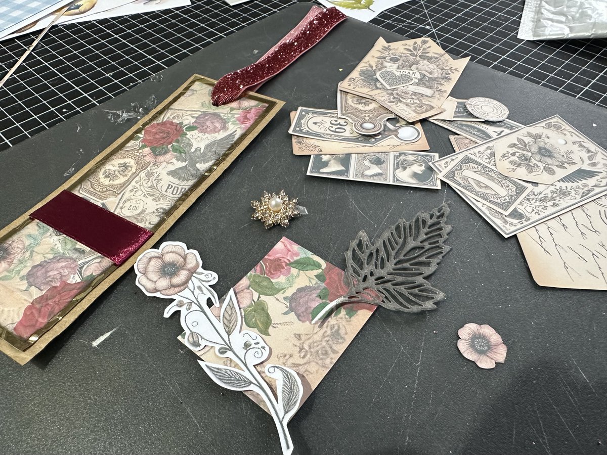 Opulencebydesi1's tweet photo. Todays crafty blog post - https://t.co/cFQgA5gGaP
#cardmaking #tags #papercraft #ephemera #crafty #craftblogger #cardmakingblog https://t.co/qgyjPK7YMK