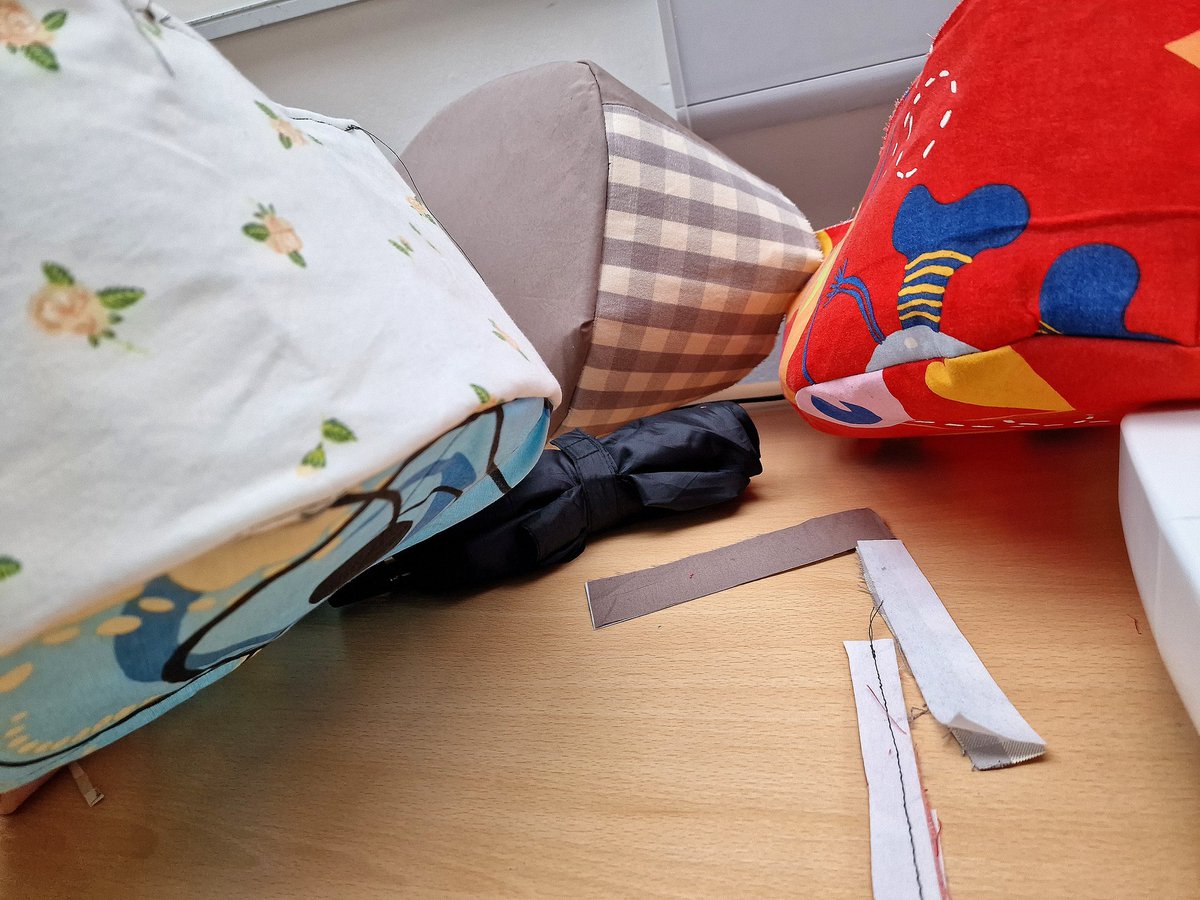 MossSideSSG's tweet photo. Today, @msmpowerhouse, the MSSSG began to make mini baskets using scrap fabrics & irreparable bedsheets, stopping them from heading to the landfill while having a fun time. #basket #circularfashion
#climatechange. #Wellbeing #socialinteraction #skills #upcycling @ManCityCouncil https://t.co/2eUJp8tcHp