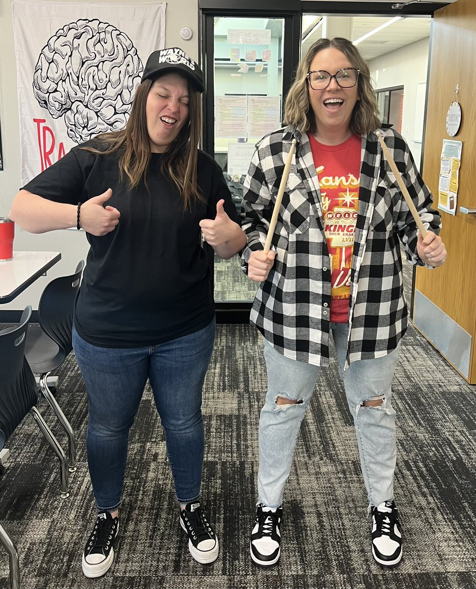 Party on, Wayne. #DynamicDuo @ETMSactivities @ETMSbison