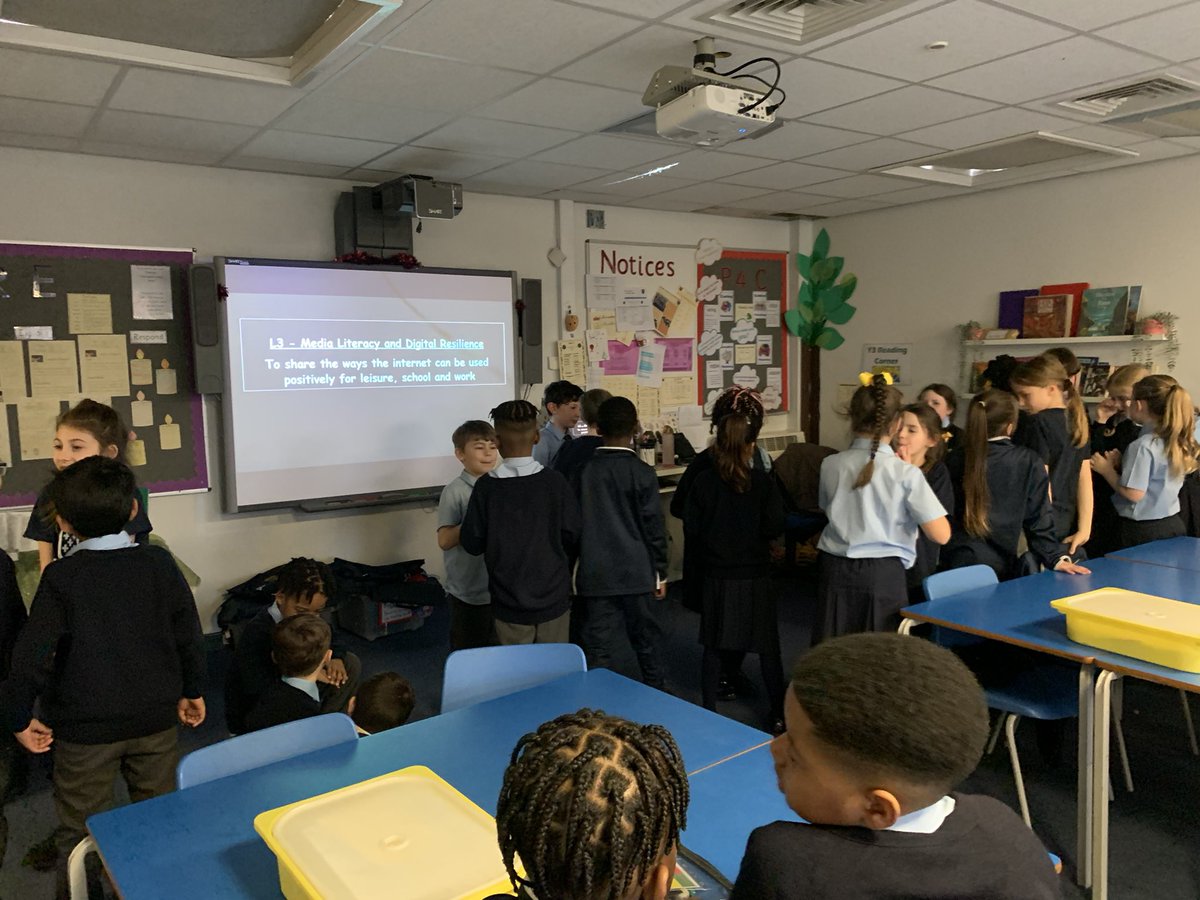 StSebastiansPri's tweet image. Today in PSHE, year 3 discussed the positive ways the internet can be used for leisure, school and work @safeinternetday #SaferInternetDay #SebsPSHE #SebsCOMPUTING @StSebsY3