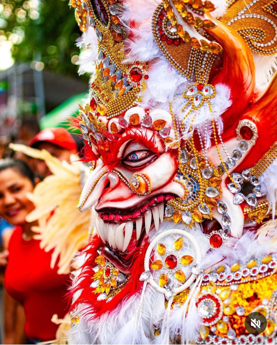 Felixguerra33's tweet photo. Macaraos y Comparsas visten de multicolores las calles de Bonao en la celebración del Carnaval en su primera salida.
#Cocabo #Carnaval2024 https://t.co/nP5r4ZZ0Mq
