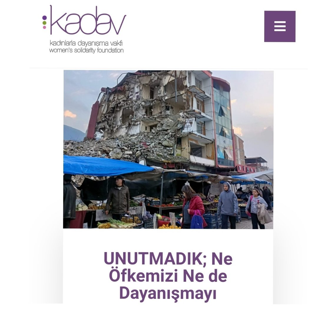 esik_platform's tweet photo. 📌 #UNUTMADIK; Ne Öfkemizi Ne de Dayanışmayı. Öfkemiz kadınların, geçici barınma alanlarında zor koşullarda her türlü bakım sorumluluğu ile baş başa bırakılmalarına.  #KADAV @Kadavist Basın Açıklaması
🔗 https://t.co/AzPGgSqk2C
#DepremiUnutmaUnutturma https://t.co/DwAgJISbFy