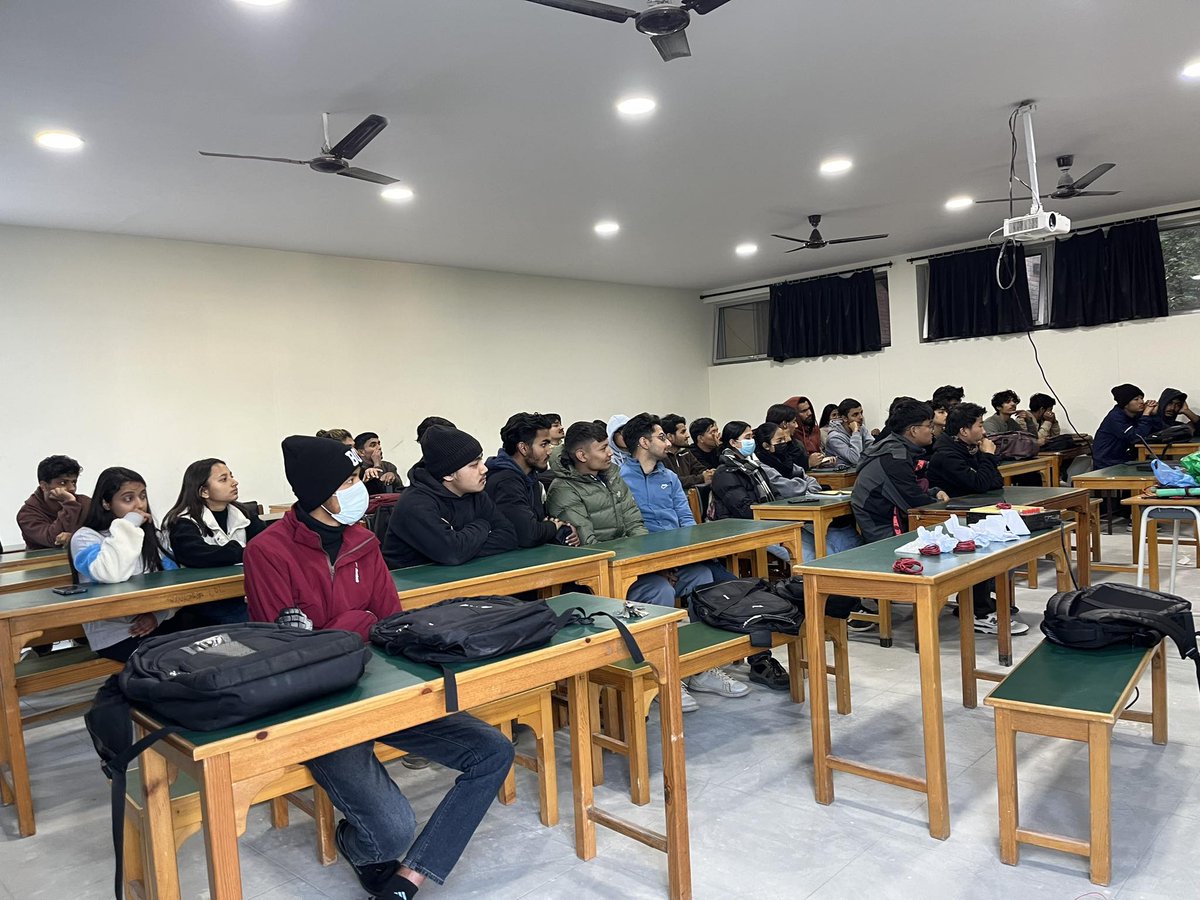 seeeku2000's tweet image. Basic Electronics training was provided to DOEEE first year students. They learnt about basic electronics components like breadboard, LEDs, Resistors and also implemented them in circuit. The session was interactive and participative.

#eepex #basicelectronics #training  #Seee