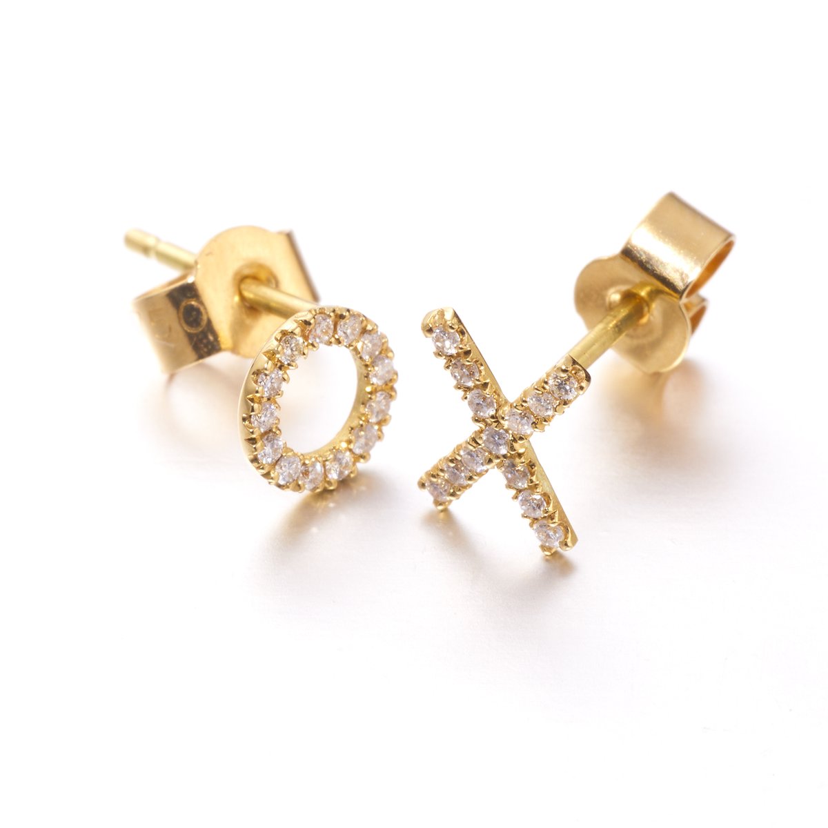 WelshGoldCom's tweet photo. Still looking for the perfect Valentine's gift? We have a range of gorgeous Welsh gold earrings ready for despatch. Visit our website today 💛 
#welshgoldjewellery #goldjewelry #Celtic  #ValentinesDay #luxury #royalwelshgold #DiamondsAreForever #love https://t.co/eSzfawpKQQ