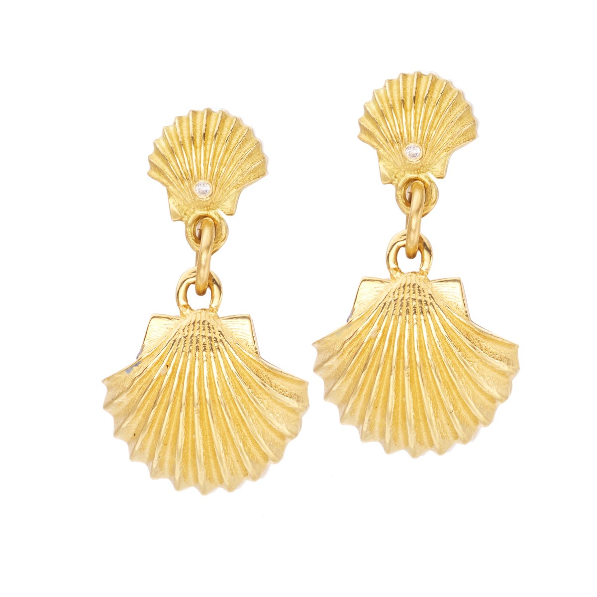 WelshGoldCom's tweet photo. Still looking for the perfect Valentine's gift? We have a range of gorgeous Welsh gold earrings ready for despatch. Visit our website today 💛 
#welshgoldjewellery #goldjewelry #Celtic  #ValentinesDay #luxury #royalwelshgold #DiamondsAreForever #love https://t.co/eSzfawpKQQ