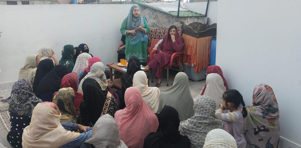 SymaNadeem_IPP's tweet photo. عام انتخابات 2024 PS-114 ڈسٹرکٹ کیماڑی کے امیدوار استحکامِ پاکستان پارٹی کے شیر روشم خانکے حوالے سے خواتین پولنگ ایجنٹس کے لیے ایک تربیتی سیشن کالا پل میں منعقد کیا گیا- https://t.co/pCctovHTD5