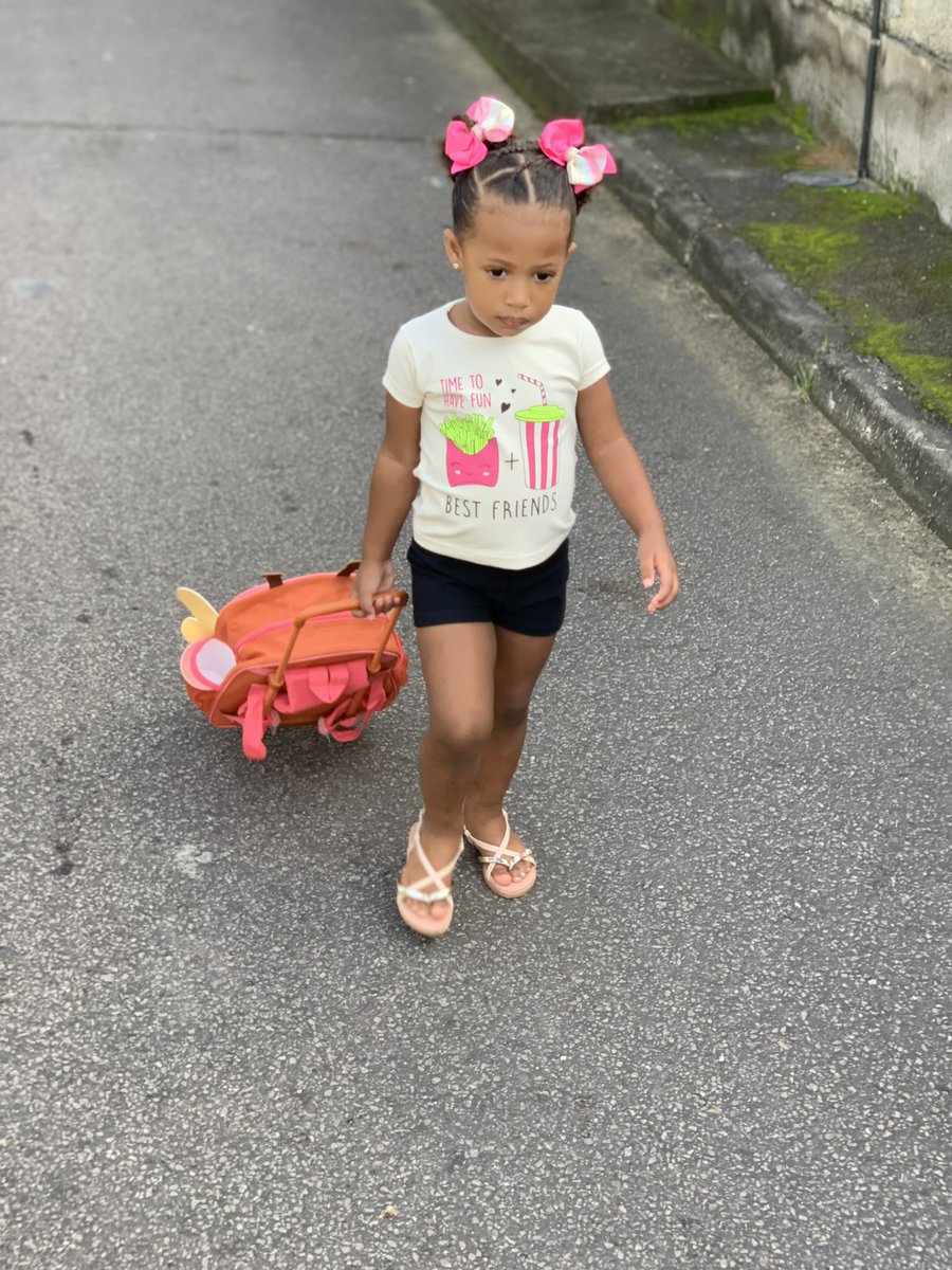 anallluh_'s tweet photo. Primeiro dia de aula do meu amor 🧡 https://t.co/qVIM1Gryhh