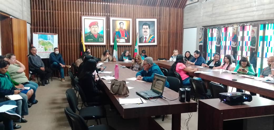 corpoandes2022's tweet photo. Hoy #5Feb en la sede de @corpoandes2022 se lleva a cabo el taller CONTRATACIONES PÚBLICAS (Modalidades de Selección), dictado por la Lcda. Yelis Salas, Directora de Control de la Administración Central y Otro Poder de la Contraloría del Estado Bolivariano de Mérida #ElEquipoGana https://t.co/n8QkOVrxfk