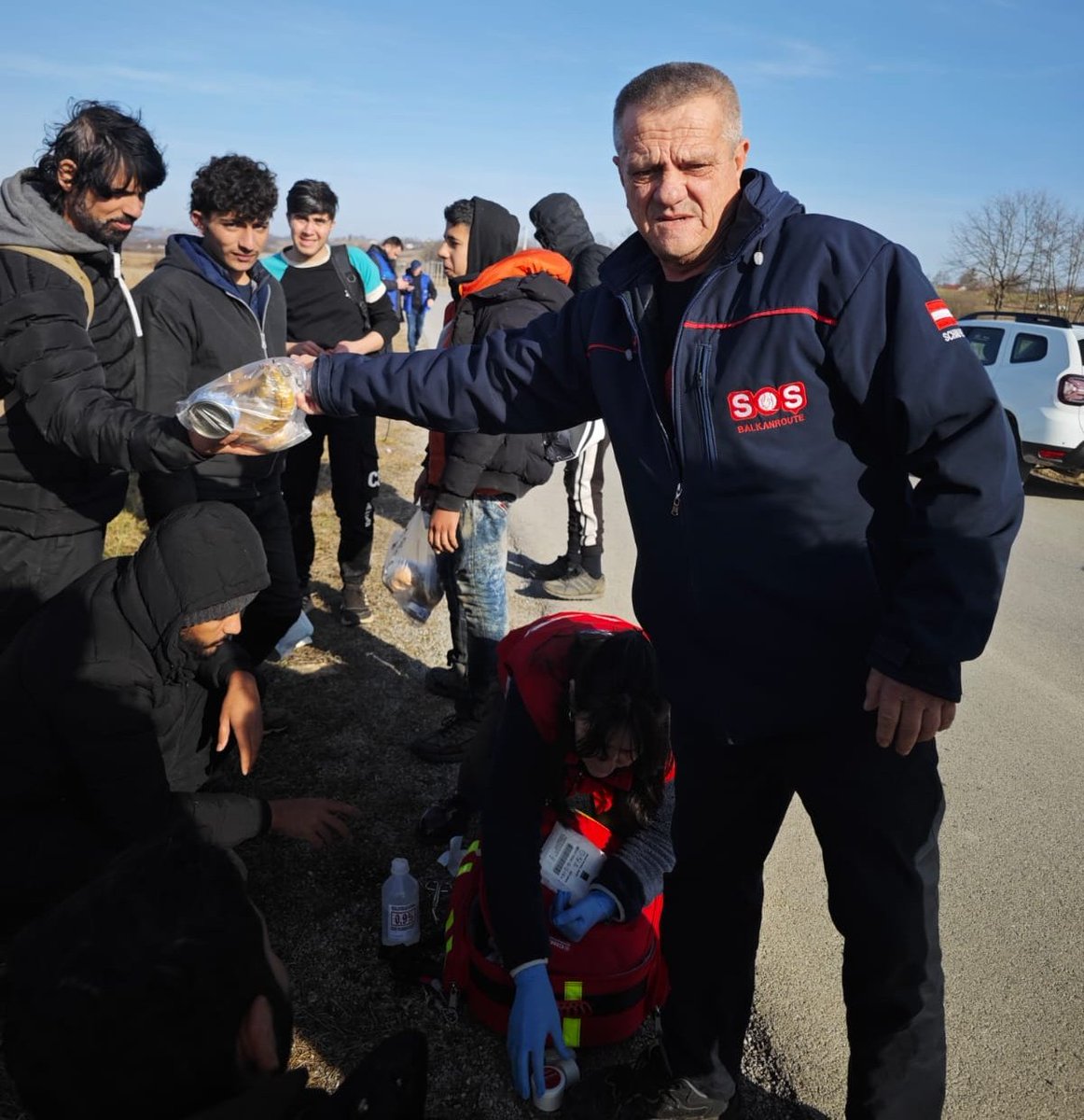 Kid_Pex's tweet photo. Heute im Grenzgebiet 🇭🇷🇧🇦: Verletzungen von Schlägen der kroatischen Polizei an Geflüchteten behandeln, Pushback-Fälle mit Lebensmitteln & Kleidung versorgen.
Danke an alle, die unsere Hilfe möglich machen❤️
AT20 2011 1842 8097 8400 https://t.co/23GB4E2DxV