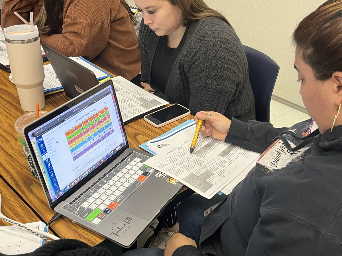 TRA participants taking a look at Phonics &amp; Word Study TEKS. <a href="/NISDElemCI/">Elementary CI</a> <a href="/nisdelemelar/">Elementary ELAR</a> <a href="/helen_hwhite5/">Helen White</a>