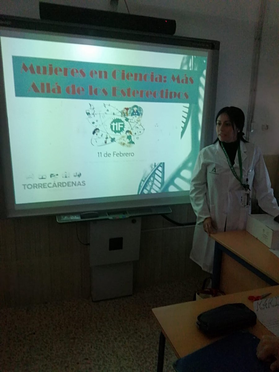 UIB_HUTorrecard's tweet photo. Con motivo del "Dia de la Mujer y la Niña en la Ciencia" (11 febrero), desde la @UIB_HUTorrecard  del @TorrecardenasHU se ha puesto en marcha una iniciativa para promocionar la ciencia en los centros educativos de Almería. @Anny_Camelo ha estado hoy a los alumnos del IES Azcona. https://t.co/EbaH88iHbn