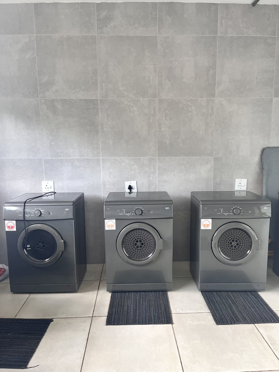 exploresoweto1's tweet photo. The complex also offers a communal dining room, a laundry room, parking space and 24 hour security, making it the perfect space to live, study, socialise and make friends.

For more details on the digz and how to apply visit https://t.co/GwapwOSKur https://t.co/GoF5zPBP0D