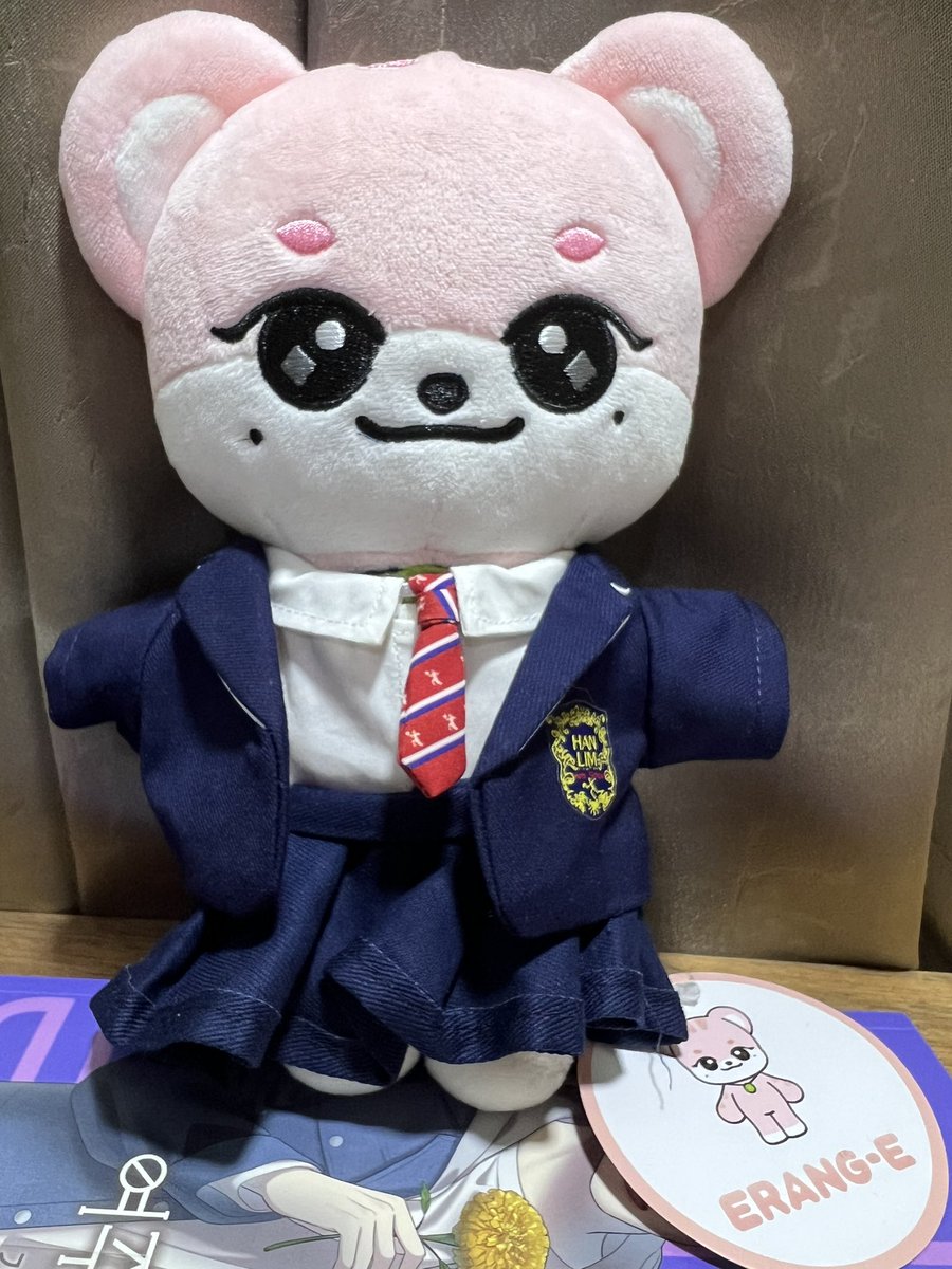 iveiseo0221's tweet photo. 한림 교복이랑 이랑이 너무 잘 어울림 😍😍 https://t.co/jEZl6MsMY4