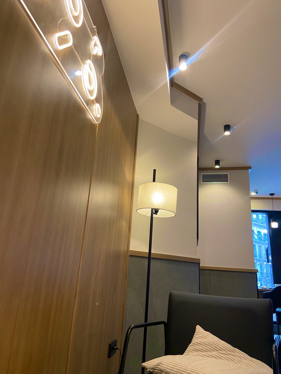 En la climatització d’espais de concurrència pública, cal tenir molt present la renovació de l’aire.

Els sistemes de recuperació entàlpica són els ideals per a un aprofitament energètic i la higiene ambiental.

#DomusClimatització
#AireCondicionat