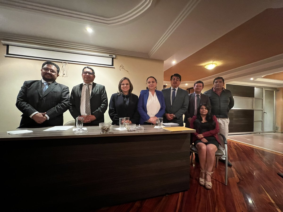 NOTARIOSAZUAY's tweet photo. @NOTARIOSAZUAY informa que, el día de ayer se llevó a cabo el proceso de elecciones de nuestras  Autoridades para el periodo 2024-2026, resultando reelecto el actual Directorio del Colegio cuya presidencia la ejerce el Dr. Mauricio Barros Uguña. https://t.co/dW7JXSfFEm