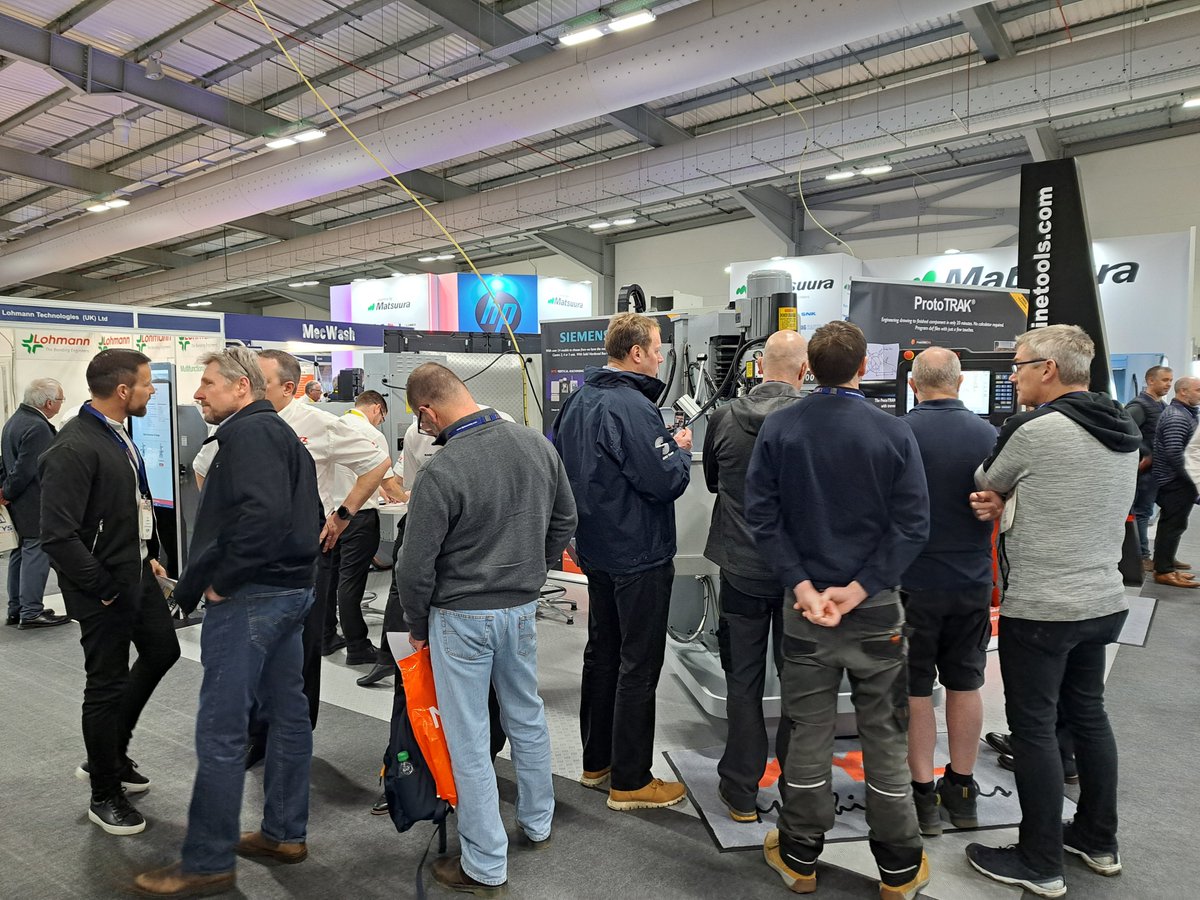 xyzmachinetools's tweet image. It’s a busy first day on the XYZ stand at Southern Manufacturing in Farnborough! 
The Exhibition is open until 4:30pm today &amp;amp; is on until Thurs 8th Feb (finish time 3:30pm). 
Come to see us on stands H260 &amp;amp; G260 to meet the XYZ team &amp;amp; see our machines in action.

#xyzmachinetools