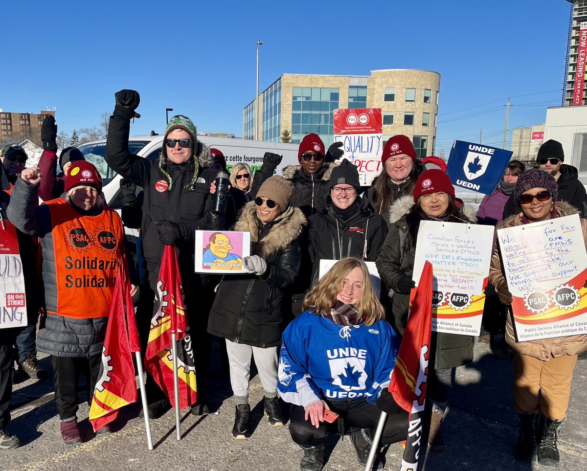 Great #solidarity on the ⁦@psac_afpc⁩ picket line outside Staff Non Public Funds this am. Shout out to ⁦@LMathys⁩ for raising the fight of these ⁦National Defence workers for a fair contract in the House this week. ⁦@BillBlair⁩ - these workers deserve better.