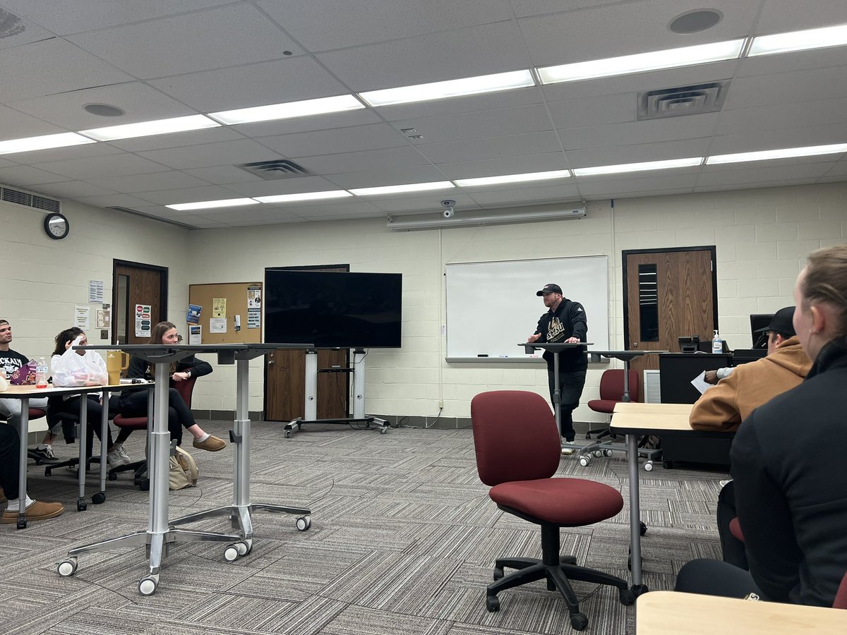 SMSUSAAC's tweet photo. This weeks speaker was the new strength and conditioning coach Zak Snell. We appreciate him taking time out of his day to give us an opportunity to get to know him better as a person and as a coach here. We are excited to see all the things he is going to accomplish here at smsu! https://t.co/2pkoLFZwxu
