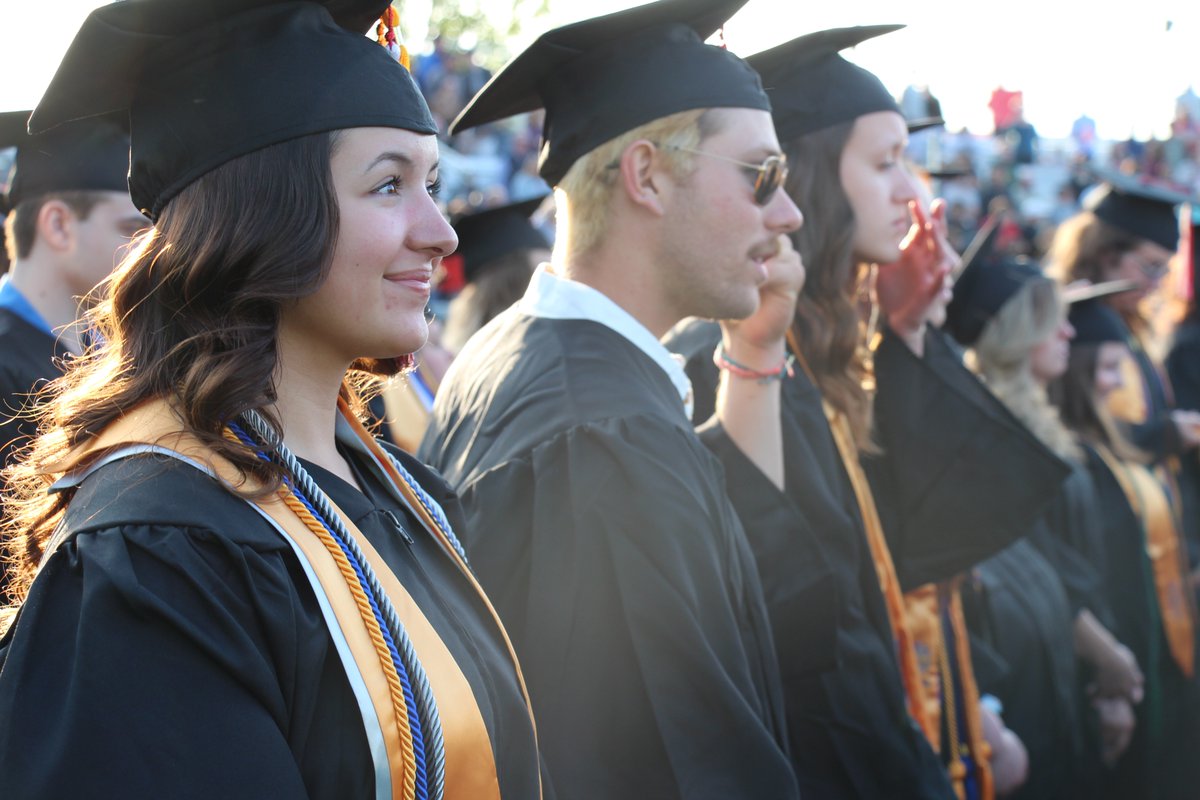 #Cayuga #Classof2024, time to order your cap and gown! Email our bookstore at sm8041@bncollege.com with:

✅Your name
✅Your Cayuga email
✅Your phone number
✅Your height/weight
✅Pickup location of Auburn Campus or Fulton Campus

#suny #commencement #auburnny #fultonny