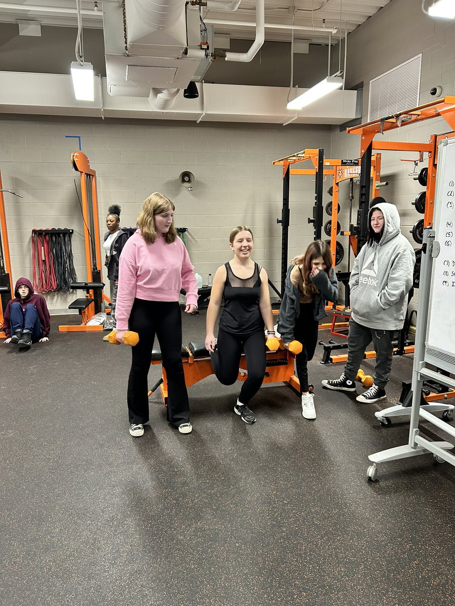 Ranger_XC's tweet photo. Strength and Conditioning Class (DB RDL’s and Single Leg Split Squat) @NorthNews123 https://t.co/QoJocyGL1p