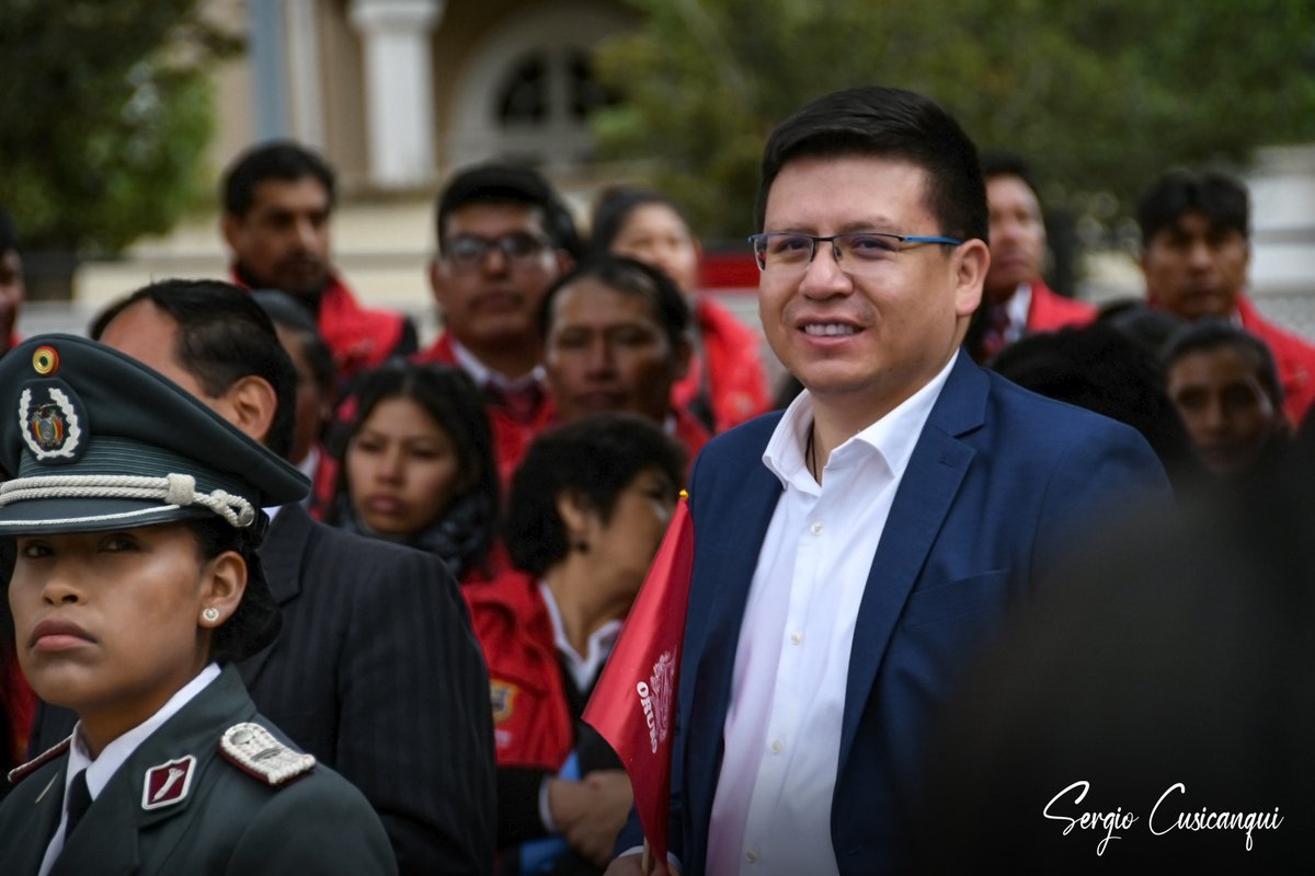 s_cusicanqui's tweet photo. En conmemoración de los 243 años de la gesta libertaria del valiente pueblo Orureño, participamos desde la Plaza Sebastián Pagador en una ofrenda floral, rindiendo homenaje a nuestros héroes que se alzaron contra el yugo opresor. https://t.co/5Wz5JMM21l