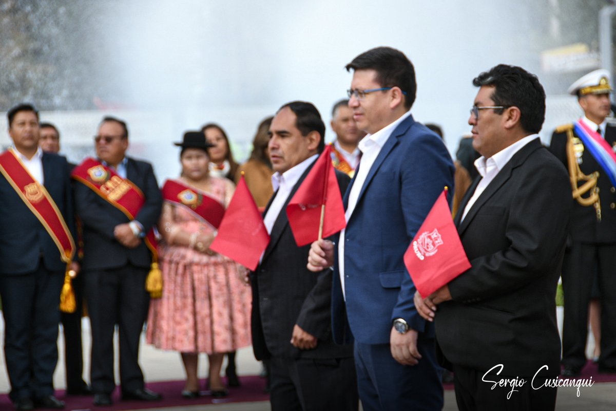 s_cusicanqui's tweet photo. En conmemoración de los 243 años de la gesta libertaria del valiente pueblo Orureño, participamos desde la Plaza Sebastián Pagador en una ofrenda floral, rindiendo homenaje a nuestros héroes que se alzaron contra el yugo opresor. https://t.co/5Wz5JMM21l
