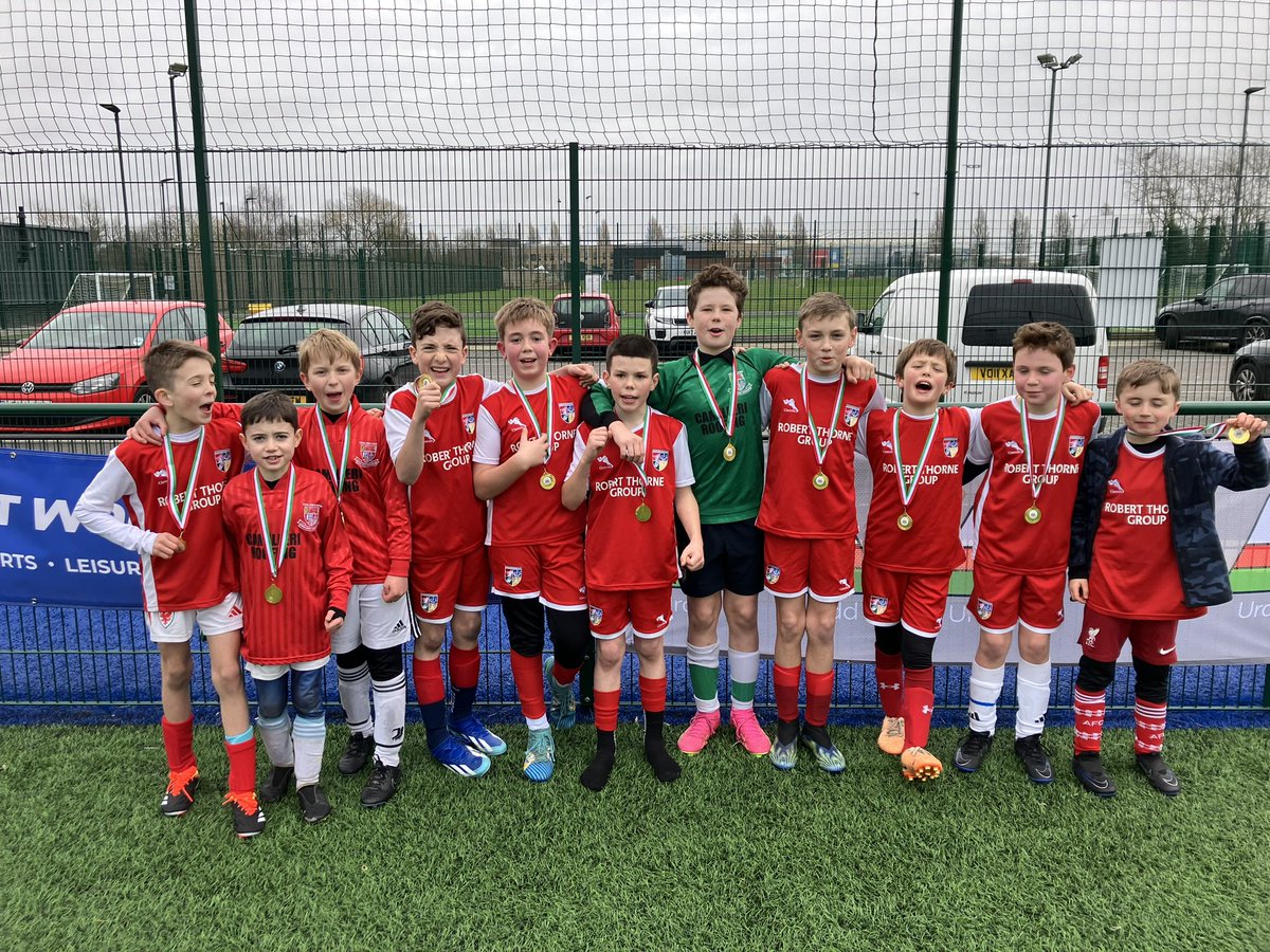 YsgolPenyGarth's tweet image. Ysgol Penygarth- 1st out of 48 schools. Cardiff and Vale Urdd football champions.