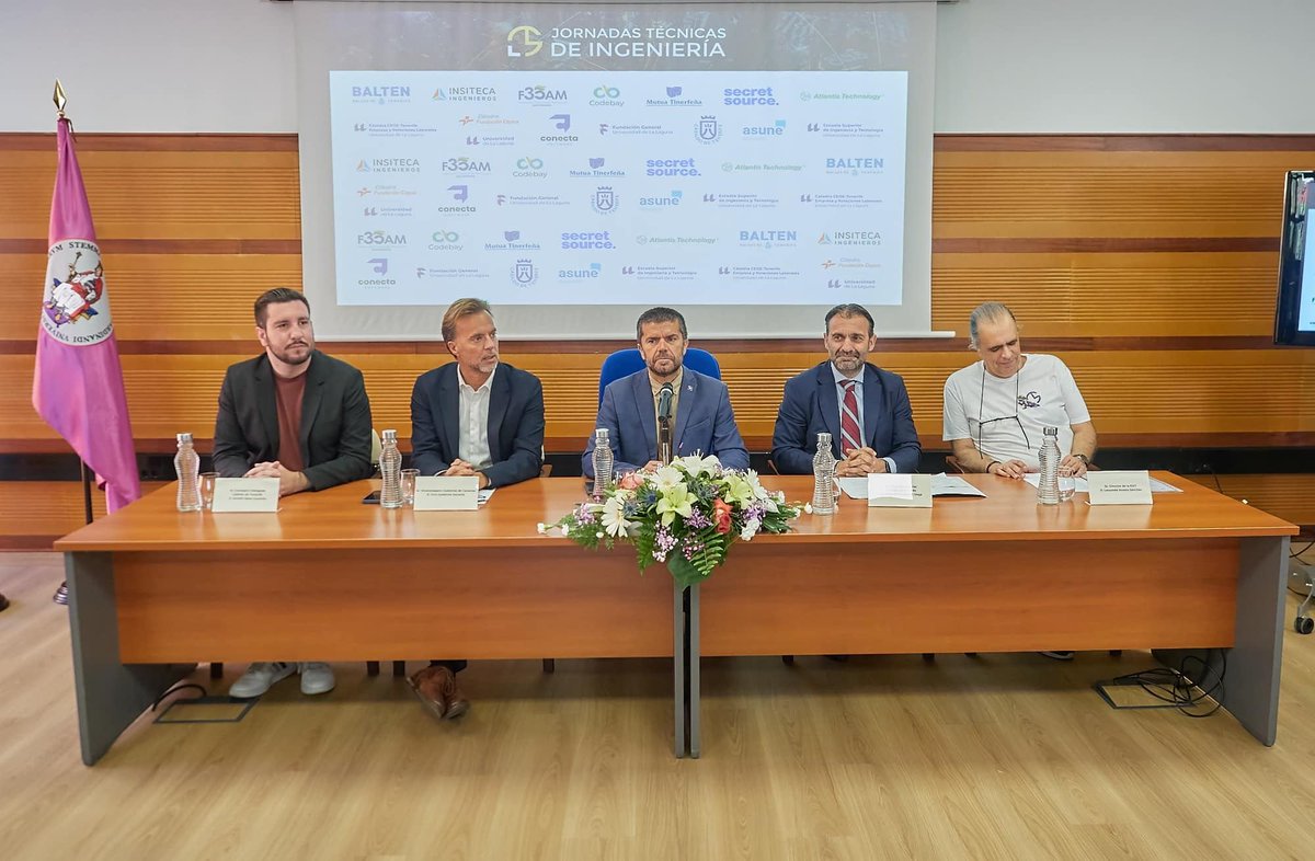 SerafinMesa's tweet image. 🙌🏼 ¡Mañana de inauguración! Hoy hemos inaugurado las Jornadas Técnicas de Ingeniería (JIT) en la Escuela Superior de Ingeniería y Tecnología de la @ULL. Junto al consejero de Industria, Comercio, Sector Primario y Bienestar Animal del @CabildoTenerife, @Manuelfdezvega, hemos…
