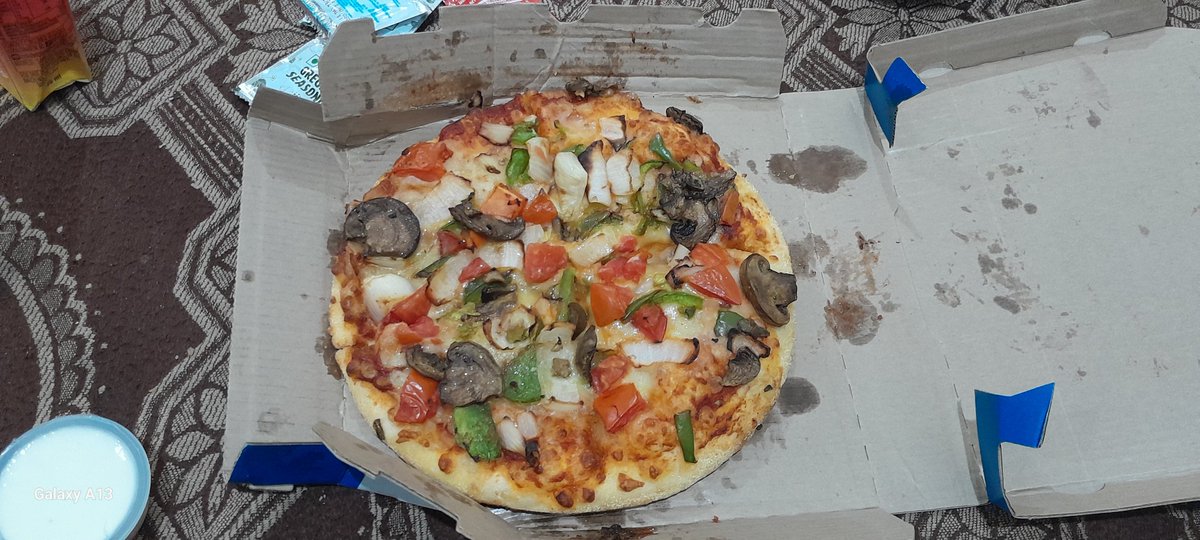 lav_verma's tweet photo. @dominos_india @dominos worst service ever ....no 30 minutes guarantee and farmhouse pizza is spoiled amd cold to the core https://t.co/Xs47rdOGee