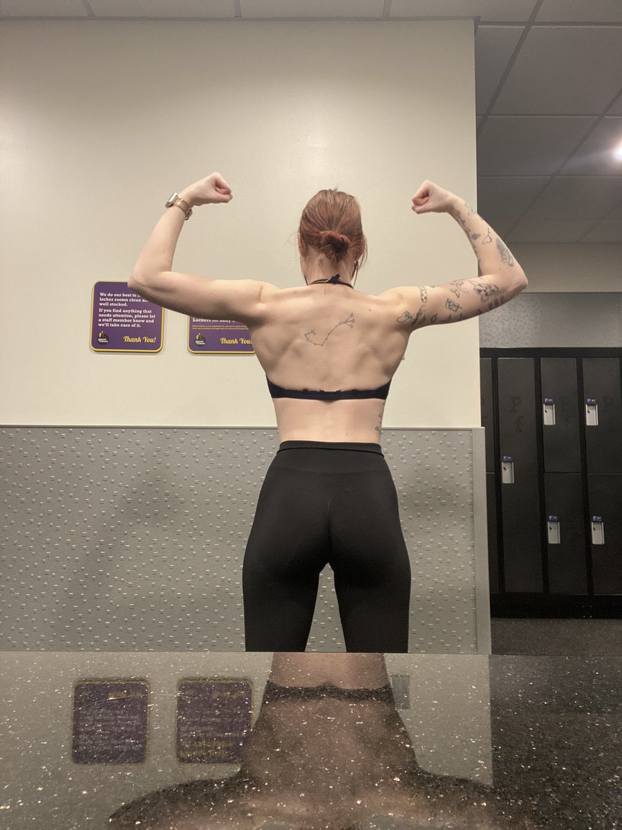 abs_elizabeth_'s tweet photo. i am a gym bro https://t.co/XfG9QLSA0j