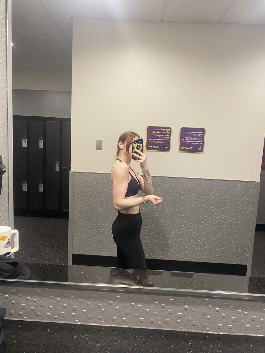 abs_elizabeth_'s tweet photo. i am a gym bro https://t.co/XfG9QLSA0j