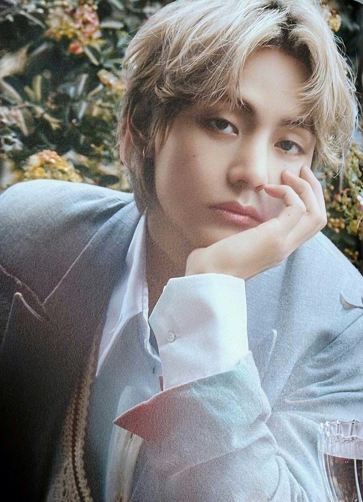 Taehyungimpact's tweet photo. Prince taehyung 👑 https://t.co/BLtyBQPaHA