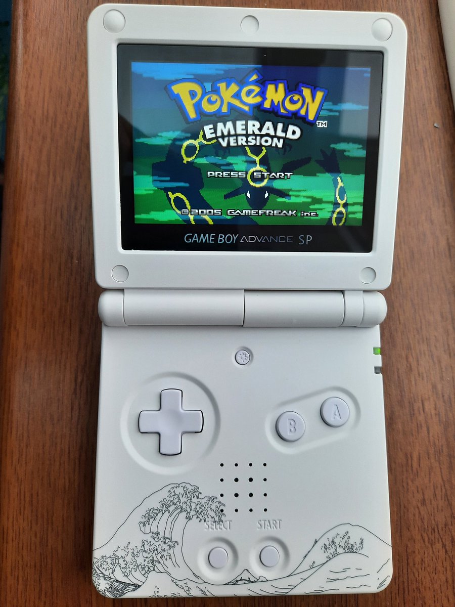 aportablemagic_'s tweet photo. ✨️My first mod ✨️
#GameBoy Advance SP with @funnyplaying 3.0 IPS screen with 8 brightness levels from @ZedLabz with a beautiful shell from @ExtremeRate. I'm super proud of it 😻 #gameboymod #pokemon #diy #gameboyadvance 1/2 https://t.co/lg8i5Bj5RO