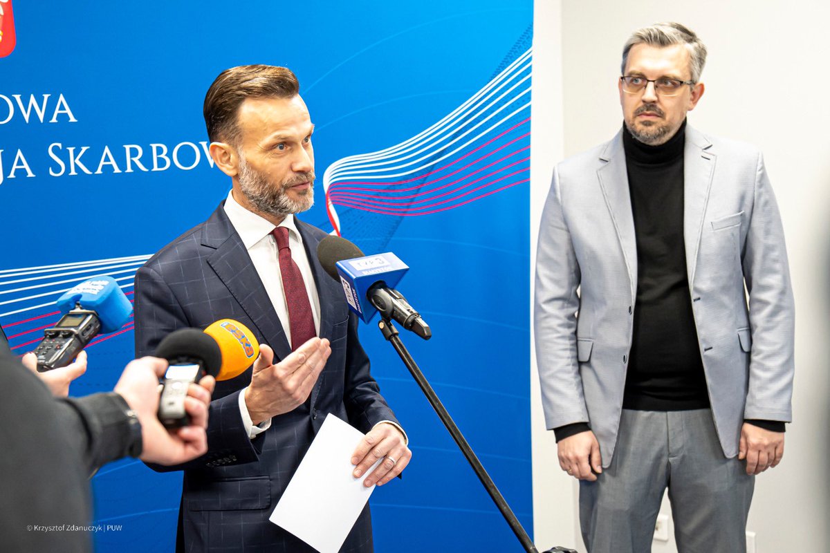 PodlaskiUW's tweet image. 💙 Wspierajmy podlaskie „pozarządówki”. 1,5 proc. swojego podatku zostaw w Podlaskiem - to hasło wspólnej akcji Wojewody Jacka Brzozowskiego @brzozowskij, białostockiej Izby Administracji Skrabowej @KAS_Bialystok oraz Ośrodka Wspierania Organizacji Pozarządowych - OWOP.