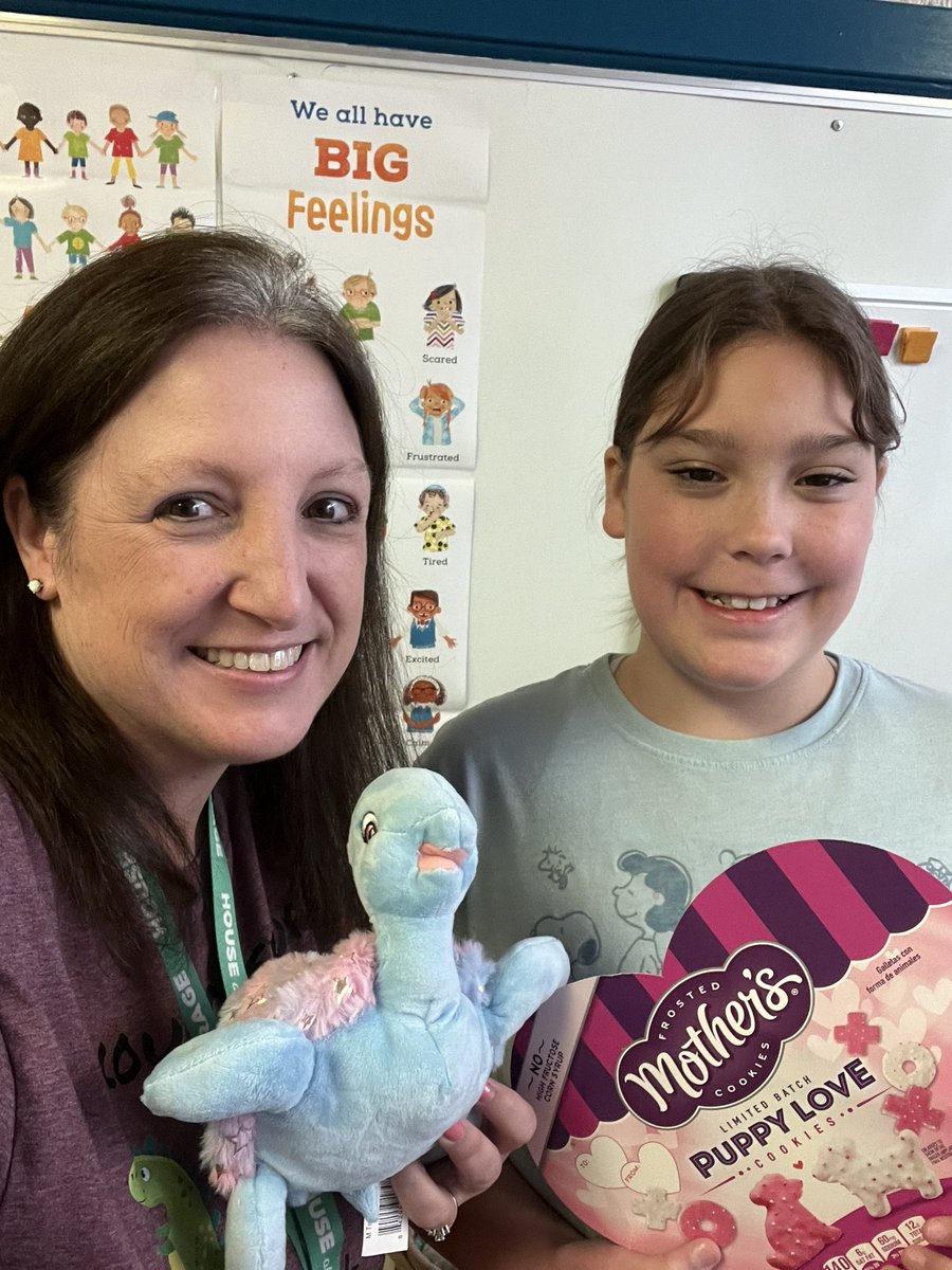 molliejoneseci1's tweet photo. Huge thanks to 2nd grade team for all the love today and this sweet 5th grader. I am so blessed!! #ilovemyjob #initforkids https://t.co/YCiwXSTj66