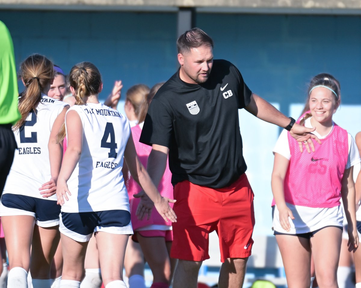 Oak Mountain coach Chris Blight earned the 200th win of his career as the Eagles defeated Fairhope and St. Paul’s to start the season 2-1.

Story: shelbycountyreporter.com/2024/02/06/oak…