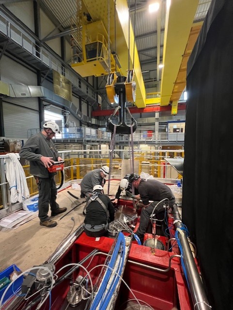 DUNEScience's tweet photo. With the access hole now sealed, the next stage will be to purge protoDUNE HD with gaseous argon ahead of the upcoming liquid argon fill. Credit: CERN #protoDUNE https://t.co/nB2bmrgcaP