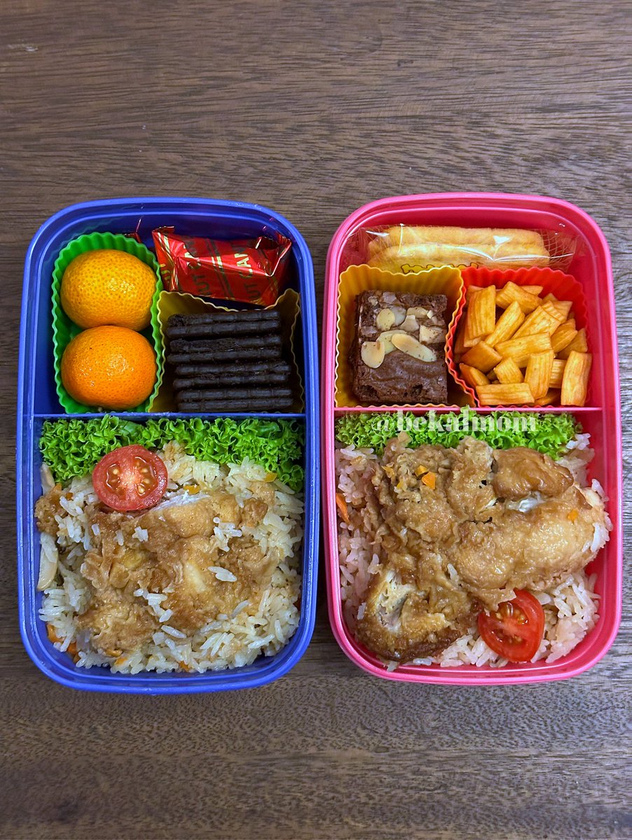 Day596. Bekal for today:
•Nasi ayam Marrybrown 
•Chocolate brownies
•Chocolate vanilla cream biscuits 
•Rice crackers
•Prawn crackers 
•Oranges

Watch this Reel! 🎥
instagram.com/reel/C29_UfFPO…